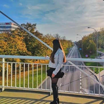 Jesienna Stylizacja z Żakietem z Prędzy Boucle