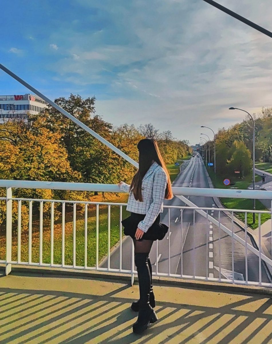 Jesienna Stylizacja z Żakietem z Prędzy Boucle