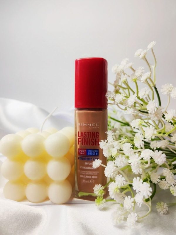 Rimmel Lasting Finish Hyaluronic Podkład 100 Ivory – czy warto go wybrać?