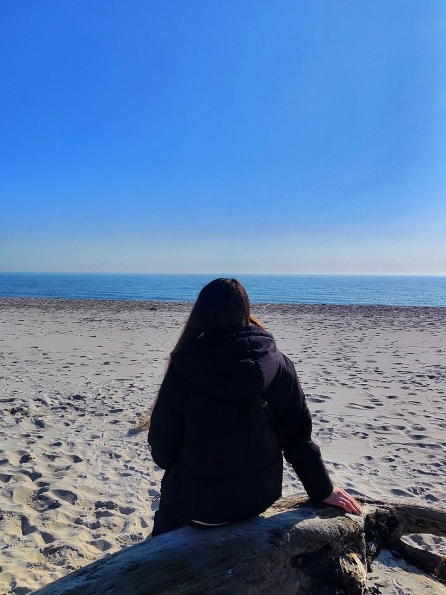 Wschód słońca nad otwartym Morzem Bałtyckim widoczny z plaży przy wejściu nr 66 na Cyplu Helskim