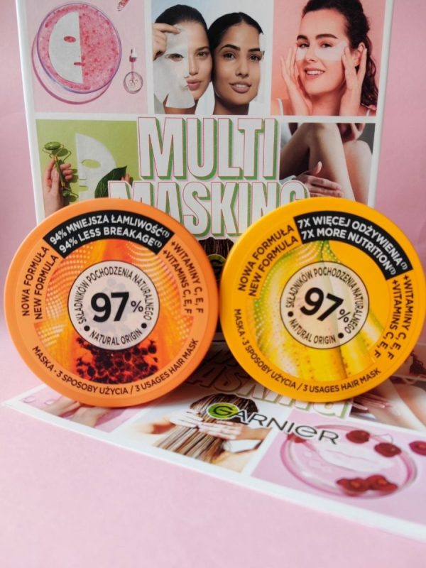 PURE BEAUTY MULTIMASKING GARNIERXMIXAWitajcie w nowym wpisie. W czerwcu pierwszy wpis będzie o MULTIMASKINGU. Każda z nas lubi o siebie dbać, a w pędzie codziennego dnia totalnie o tym nie myślimy. Warto jednak wygospodarować dla siebie kilka chwil i poddać się domowemu spa, aby poprawić wygląd cery, ciała i włosów, a wszystko za pomocą kilku produktów i w jednym czasie. Zaciekawione? To koniecznie czytajcie dalej➡️  [współpraca reklamowa z pure beauty]  #multimasking #garnier #mixa #haircare #skincare  Pure Beauty x Garnier i MIXA multimasking  Kiedy twoja skóra jest spragniona nawilżenia, włosy straciły elastyczność, dłonie proszą o ukojenie, a cerze przydałoby się więcej blasku to znak, że czas na MULTIMASKING z GARNIER I MIXA.Miksuj dowolne formuły, odkryj swoją ulubioną kombinację, odpowiedz- kompleksowo i jednocześnie- na potrzeby swojej skóry i włosów. Połącz moc silnie nawilżających, odżywczych i regeneracyjnych składników aktywnych. Stwórz swój idealny rytuał pielęgnacyjny w nurcie multimasking i daj się zaskoczyć...multiefektem.  GARNIER SKIN NATURALS PROBIOTIC REGENERUJĄCE PŁATKI POD OCZY  GARNIER SKIN NATURALS PROBIOTIC REGENERUJĄCE PŁATKI POD OCZY  Ten produkt to płatki pod oczy/maski pod oczy wykonane z materiału. Muszę powiedzieć, że one naprawdę świetnie działają. Nawilżają, ujędrniają, napinają oraz odżywiają skórę pod oczami. Serum wchłania się bardzo szybko po zdjęciu płatków, więc można potem spokojnie położyć ulubiony krem pod oczy.  GARNIER SKIN NATURALS MASECZKA NAWILŻAJĄCA NA USTA  GARNIER SKIN NATURALS MASECZKA NAWILŻAJĄCA NA USTA  Kocham tę maseczkę za wiśniowy zapach oraz zawartość balsamu do ust. Jest to świetny wybór jako kolejny krok po peelingu do ust. Nawilża i odżywia usta. Można spokojnie zostawić ten balsam do wchłonięcia, ponieważ nie jest tłusty ani nie spływa z ust.  GARNIER SKIN NATURALS VITAMIN C ROZŚWIETLAJĄCE PŁATKI POD OCZY  GARNIER SKIN NATURALS VITAMIN C ROZŚWIETLAJĄCE PŁATKI POD OCZY  Te płatki są dla mnie totalną nowością. Bardzo się cieszę, że to serii z witaminą C dołączył taki produkt. Będą super do zestawu z maseczką z tej samej serii. Myślę, że będą robić przyjemny efekt na skórze pod oczami. Sądzę, że to obiecane rozświetlenie sprawdzi się pod makijaż na większe okazje i nie tylko.  GARNIER SKIN NATURALS VITAMIN C MASECZKA UJĘDRNIAJĄCA DO TWARZY Z WITAMINĄ C W PŁACHCIE & GARNIER SKIN NATURALS PROBIOTIC MASKA DO TWARZY W PŁACHCIE  GARNIER SKIN NATURALS VITAMIN C MASECZKA UJĘDRNIAJĄCA DO TWARZY Z WITAMINĄ C W PŁACHCIE & GARNIER SKIN NATURALS PROBIOTIC MASKA DO TWARZY W PŁACHCIE  Obie maseczki znam i bardzo lubię. Kocham efekt jakie dają , więc chętnie znów sięgnę po oba produkty.  GARNIER ESENCJA NAWILŻAJĄCA DO TWARZY HYALURON BARRIER REPAIR  GARNIER ESENCJA NAWILŻAJĄCA DO TWARZY HYALURON BARRIER REPAIR Esencja z kwasem hialuronowym jest dla mnie totalną nowością. Nie zdążyłam jeszcze przetestować jej siostry z witaminą C, ale myślę, że to dobrze, ponieważ zacznę od kwasu hialuronowego, który uwielbiam.  GARNIER HYALURON BARRIER REPAIR SERUM UJĘDRNIAJĄCE  GARNIER HYALURON BARRIER REPAIR SERUM UJĘDRNIAJĄCE Do pary z esencją w pudełku znalazło się również serum do twarzy z bardzo fajnymi nawilżającymi składnikami, czyli gliceryna, aloes, kwas hialuronowy, panthenol oraz skwalan.  MIXA REGENERUJĄCY BOGATY KREM DO RĄK CICA REPAIR  MIXA REGENERUJĄCY BOGATY KREM DO RĄK CICA REPAIR Szaleję za niebieską wersją tego kremu, więc bardzo się cieszę, że przetestuję również czerwony, który jest nowością. Myślę, że dla bardzo suchych rąk w zimie będzie to genialne rozwiązanie.  MIXA HYALUROGEL NOC KREM-MASKA NA NOC  MIXA HYALUROGEL NOC KREM-MASKA NA NOC  W mojej kosmetyczce już od dawna nie było kremów do twarzy od Mixa. Pamiętam jednak, że sprawdzały się bardzo dobrze i moja skóra je lubiła. Ten krem będzie zdecydowanie świetny do zestawu z serum i esencją. No cóż. Miłość do kwasu hialuronowego jest u mnie nieograniczona.  GARNIER FRUCTIS  REGENERUJĄCA MASKA DO WŁOSÓW PAPAYA HAIR FOOD I GARNIER FRUCTIS MASKA DO WŁOSÓW BANANA HAIR FOOD  GARNIER FRUCTIS  REGENERUJĄCA MASKA DO WŁOSÓW PAPAYA HAIR FOOD I GARNIER FRUCTIS MASKA DO WŁOSÓW BANANA HAIR FOOD 