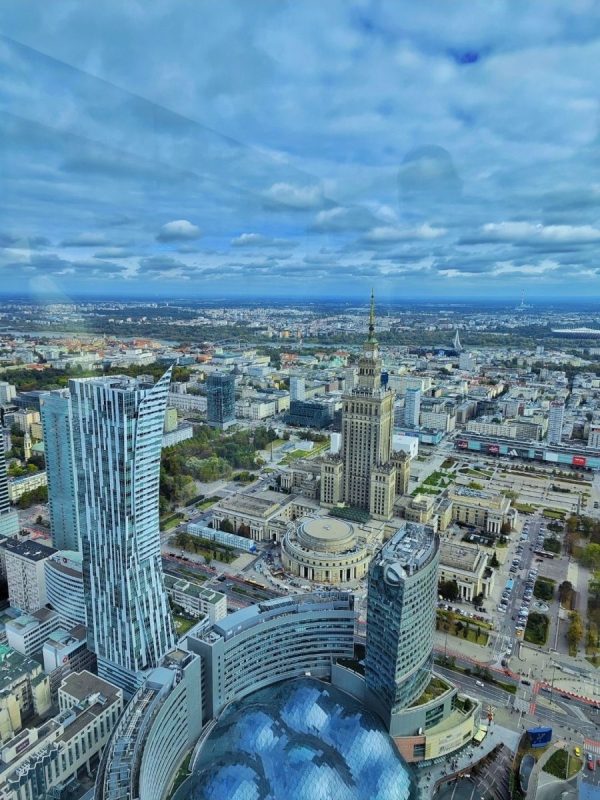 Panorama Warszawy z tarasu Highline Warsaw na 53. piętrze Varso Tower